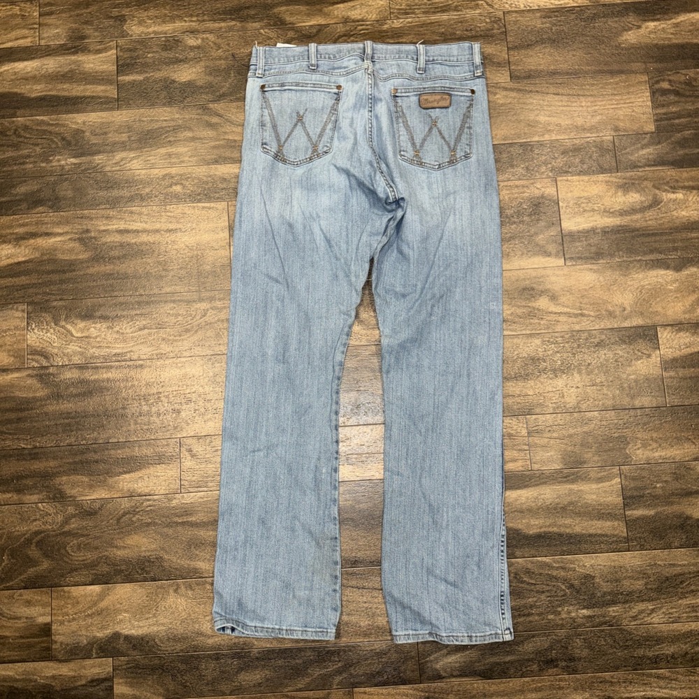 Wrangler Cowboy Cut Light Wash Denim Slim Boot Jeans Men's Size 38x36 Western